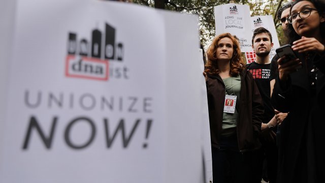 DNAInfo And Gothamist Staffers Protest Decision To Close Down Local Papers