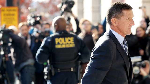 Flynn arrives at plea hearing