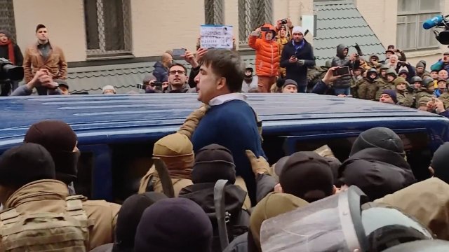 Kiev police arresting Mikheil Saakashvili