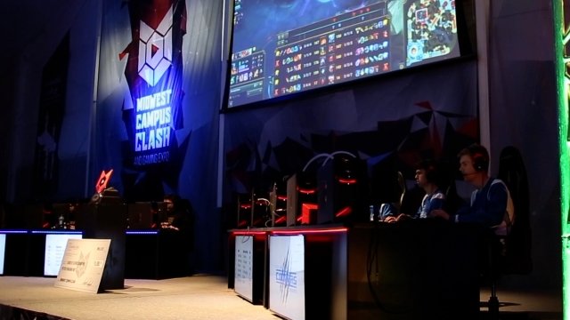 College esports gamers on stage at the 2017 Midwest Campus Clash