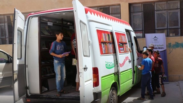 The Mobile Library gives displaced children in Syria a chance to read books