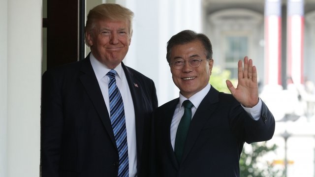 U.S. President Donald Trump welcomes South Korean President Moon Jae-in.