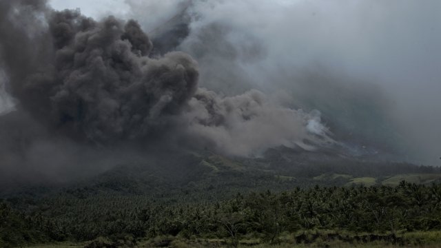 Pyroclastic cloud is being spewed by lava emissions of Mayon volcano.