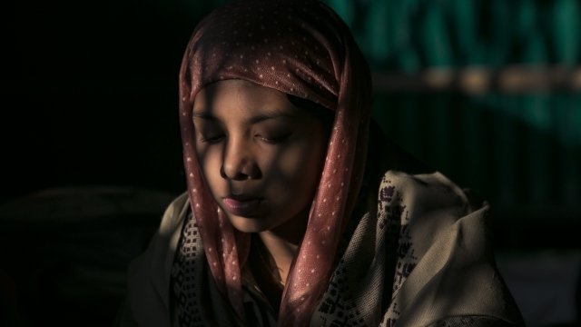 A Rohingya refugee studies the Koran