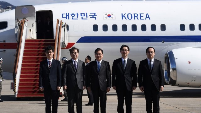 South Korean delegation headed North