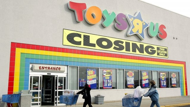 Toys R Us store with a "Closing" sign