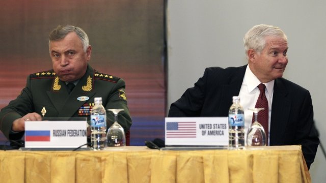 Russian Chief of Staff Valery Gerasimov (left)