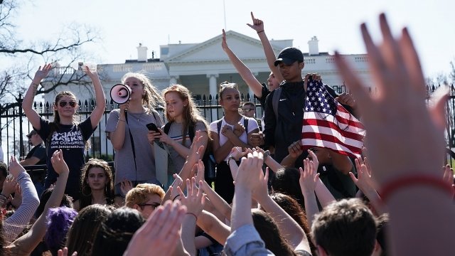 Students protest outside White House.