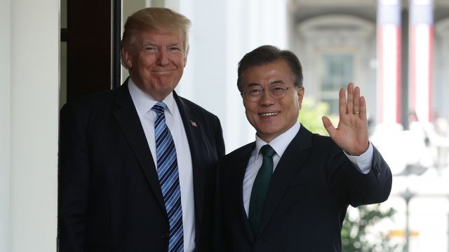 U.S. President Donald Trump welcomes South Korean President Moon Jae-in.