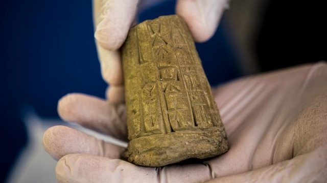 One of the Iraqi ancient artifacts that were smuggled into the U.S.