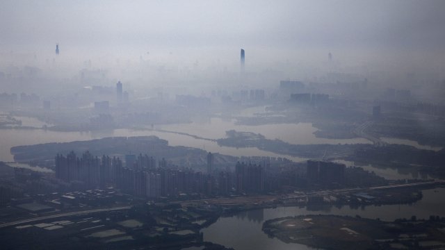 Air pollution and fog in China