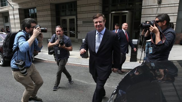 Paul Manafort leaves courthouse
