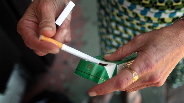 Person taking out a menthol cigarette