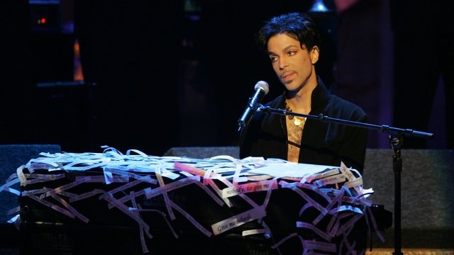 Prince performs on stage at the 36th NAACP Image Awards in 2005.