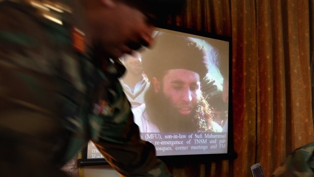 Pakistani Army officers show a photo of radical Islamic Cleric and militant leader Mullah Fazlullah.