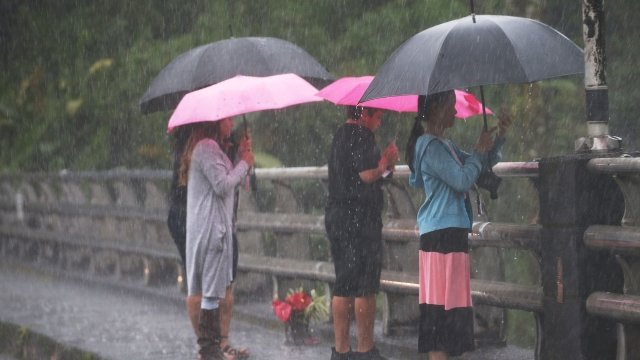 Hawaii residents out in the rain