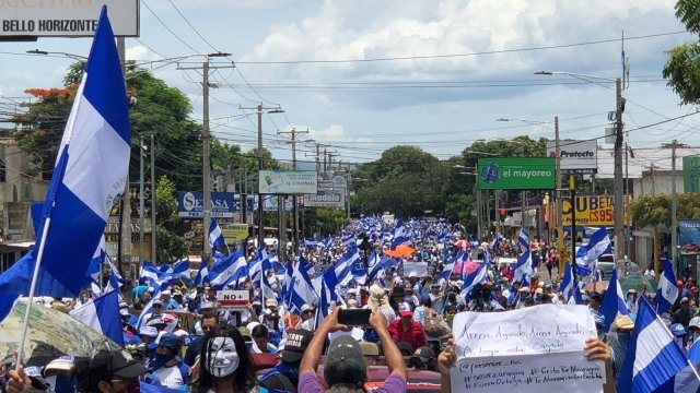 Nicaraguan protesters line the streets with flags
