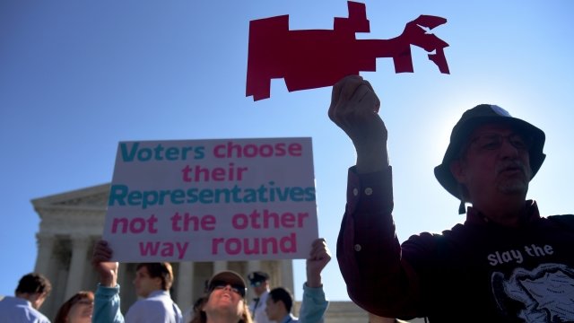 People protest partisan gerrymandering outside the Supreme Court