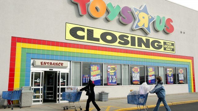 Closing Toys R Us store