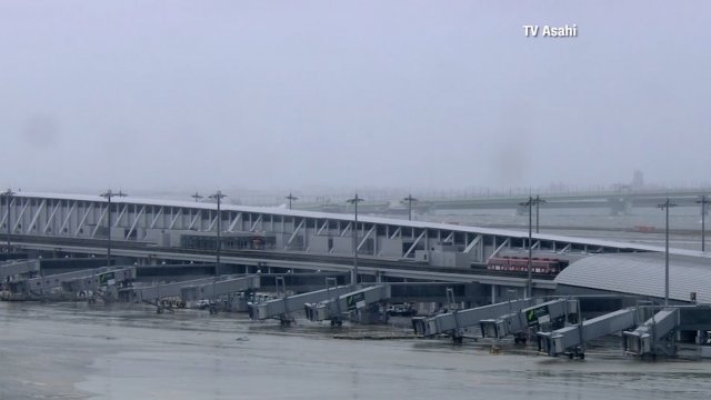 Airport in Japan during Typhoon Jebi