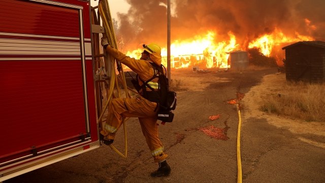 Firefighter battles flames in California fire