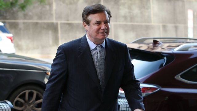 Former Trump campaign chair Paul Manafort walks into a Washington, D.C., courtroom in May 2018