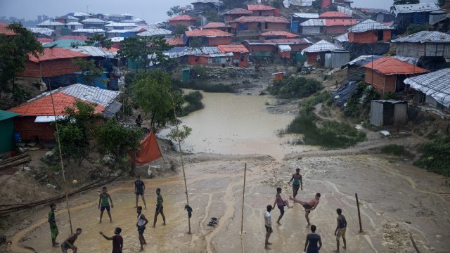 Displaced Rohingya refugees