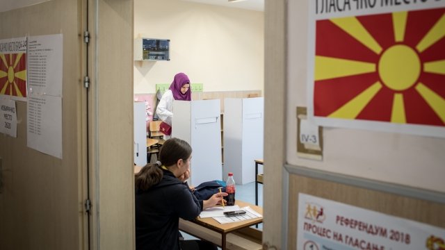 Macedonians vote on name change
