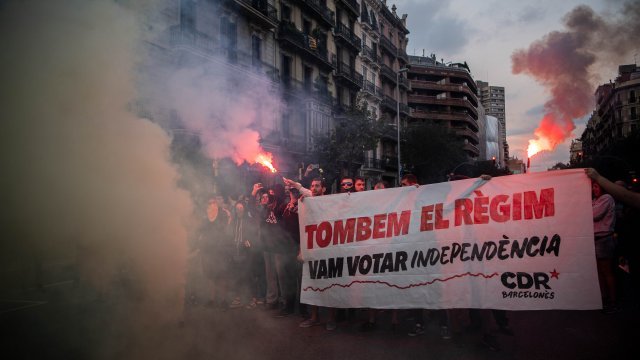 Protestors block streets in Spain
