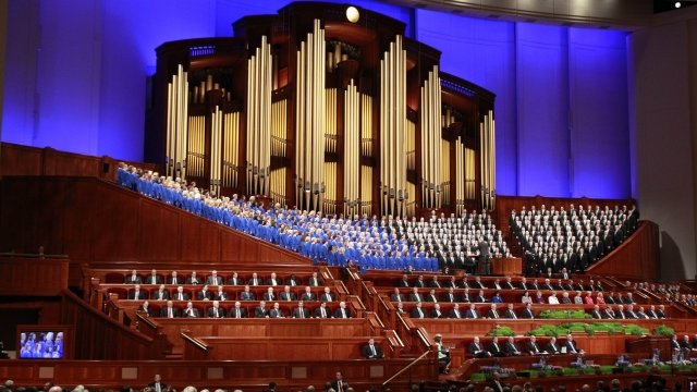 Mormon Tabernacle Choir and Church of Jesus Christ of Latter-day Saints members gather for 2016's General Conference Session