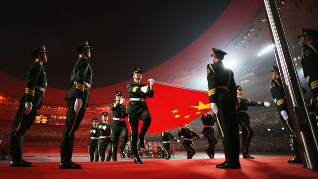 Chinese soldiers with the Chinese flag