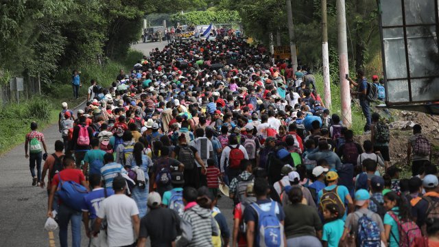 Migrant caravan treks north
