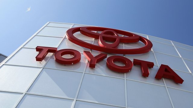 Subaru and Toyota recall cars