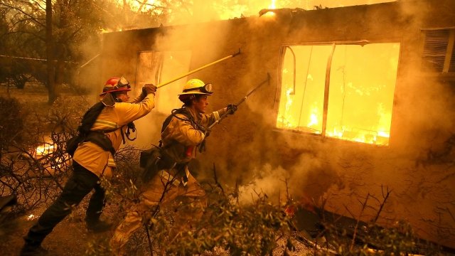 Firefighters battle wildfire in California