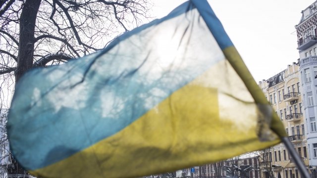 The Ukrainian flag waves.