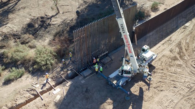 Construction on border wall