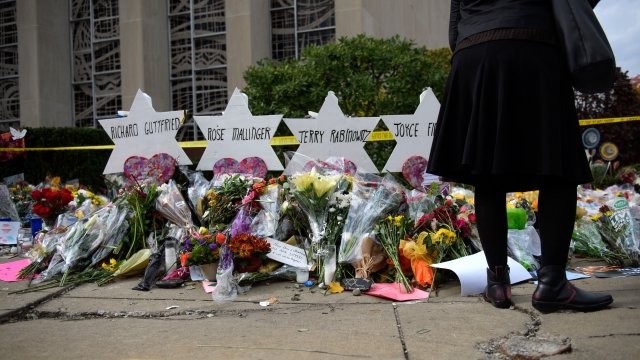 Memorial outside the Tree of Life Synagogue