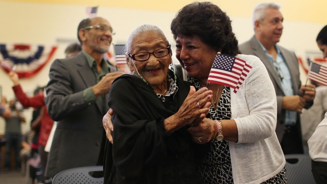 Honduran immigrants being sworn in as naturalized U.S. citizens