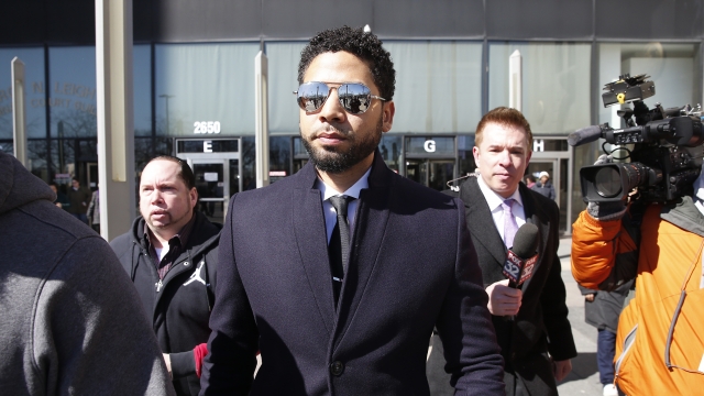Jussie Smollett leaves a courthouse