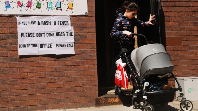 A sign warns people of measles in the ultra-Orthodox Jewish community in Williamsburg.