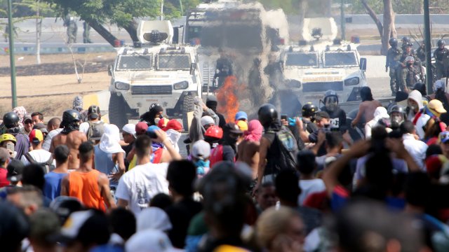 Venezuelan National Guard throw tear gas to Pro-Juan Guaidó demonstrators after the May 1 demonstration at Plaza Altamira