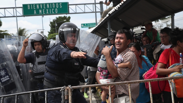 Mexican police and migrants