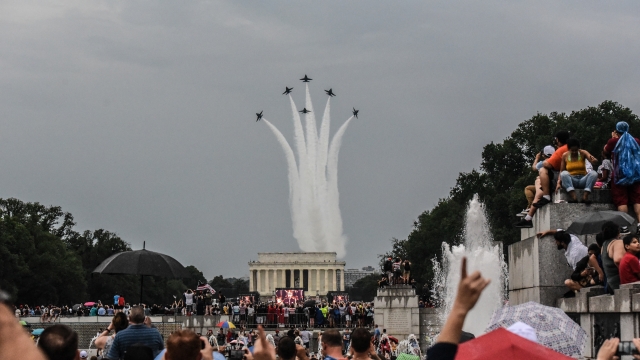 Military flyover at the National Mall