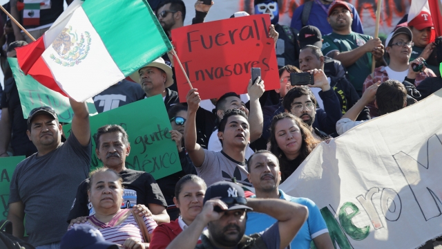 Mexicans protest "invasion" of Central American migrants