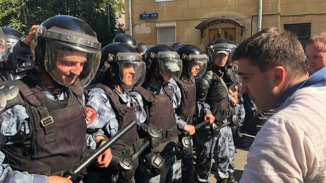 Protesters face off with police in Moscow