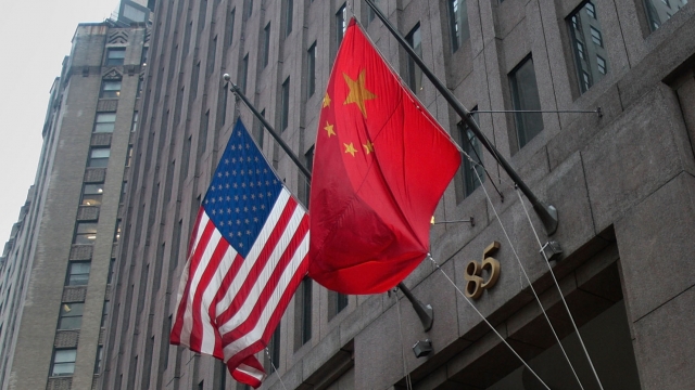 An American flag and a Chinese flag