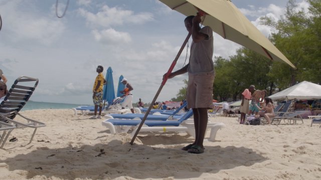 Workers cater to tourists on Nassau's cabbage beach