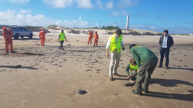 oil cleanup on Brazilian beach