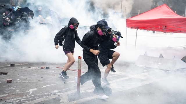 Hong Kong protesters try to flee Hong Kong Polytechnic University