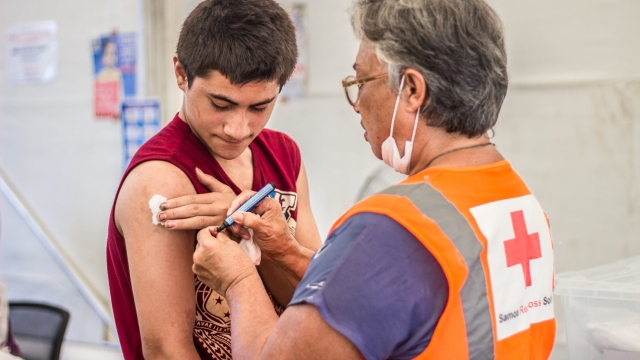 A child in Samoa receives the measles vaccine
